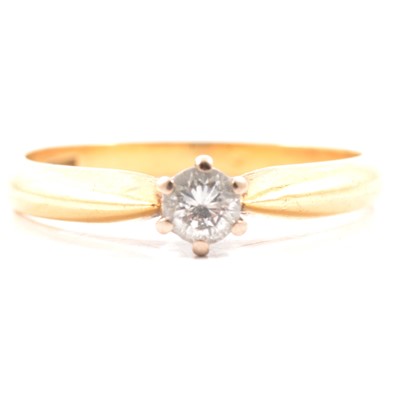 Lot 5 - A diamond solitaire ring.