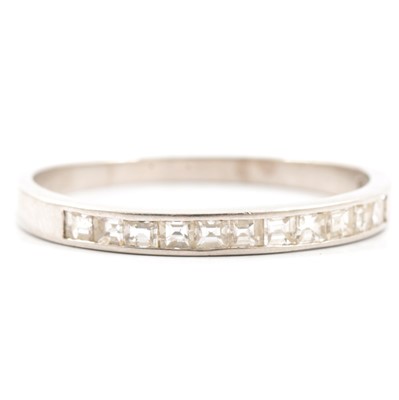 Lot 21 - A diamond half eternity ring.