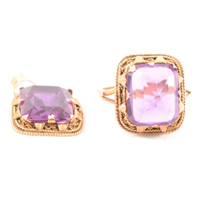Lot 52 - A synthetic corundum ring and pendant simulating alexandrite.