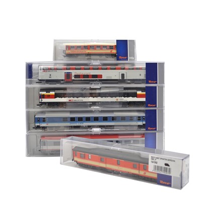 Lot 195 - Six Roco HO gauge model railways passenger coaches