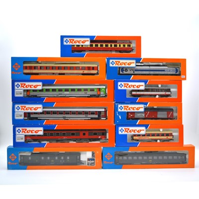 Lot 199 - Eleven Roco HO and HOe gauge model railway passenger coaches