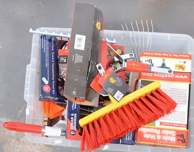 Lot 277 - A box of Wolf Garden hand tools.
