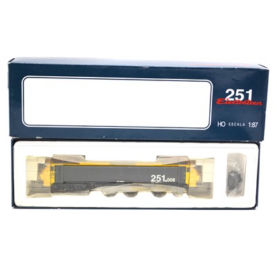 Lot 127 - Electrotren HO gauge model railway locomotive, ref 2584 Renfe 251-008, boxed.