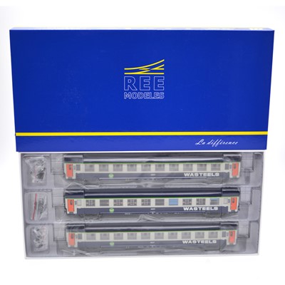 Lot 266 - Ree Modeles HO gauge model railway 3-car passenger coach set, ref VB-219, 'Wasteels'