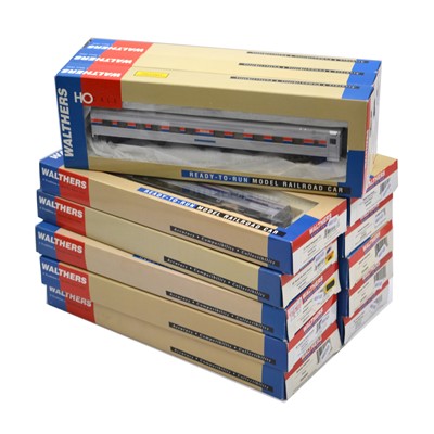 Lot 281 - Thirteen Walthers HO gauge model railway Amtrak passenger coaches