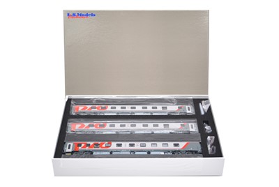 Lot 293 - LS Models Exclusive HO gauge 3-car passenger set, ref 48111 PID set 2 WLABmz Moscou - Nice