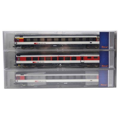 Lot 302 - Roco HO gauge model railway 3-car passenger coach pack ref 64143 SBB Eurocity set 1