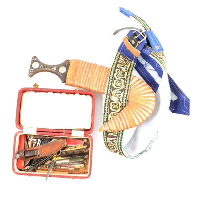 Lot 82 - Quantity of folding pen knives