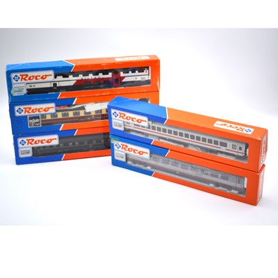 Lot 354 - Five Roco HO gauge model railway passenger coaches