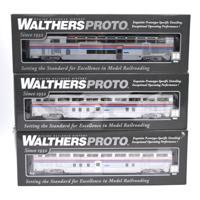Lot 381 - Three Walthers Proto HO gauge model railway double-decker Amtrak coaches