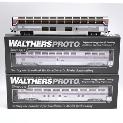 Lot 384 - Walthers Proto HO gauge model railway double-decker Amtrak coaches