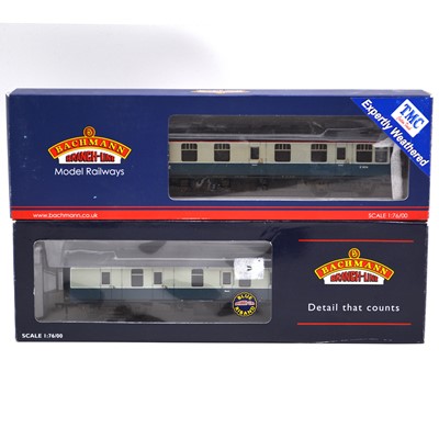 Lot 602 - Two Bachmann OO gauge mode railway passenger coaches.