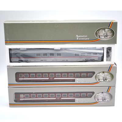 Lot 400 - Three Amintiri Feroviare HO gauge model railway passenger coaches