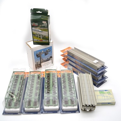 Lot 717 - Tomix N gauge model railway, four double-wide Truss bridge packs etc