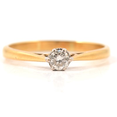 Lot 6 - A diamond solitaire ring.