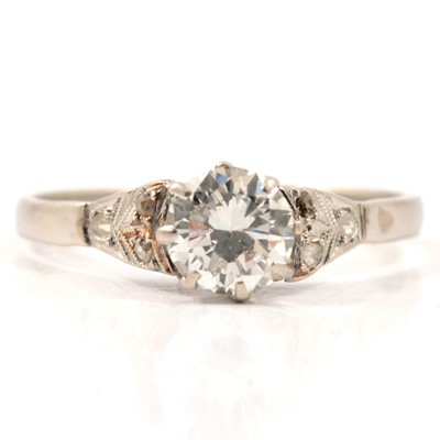 Lot 6 - A diamond solitaire ring.
