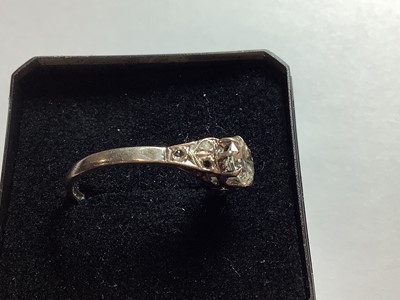 Lot 6 - A diamond solitaire ring.