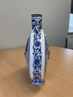 Lot 12 - Chinese porcelain moon flask
