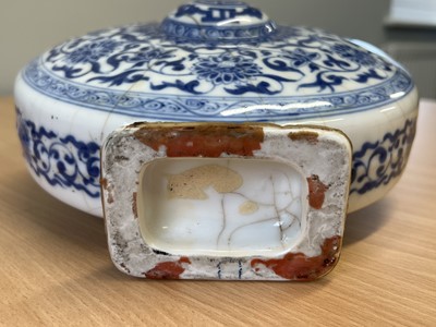 Lot 12 - Chinese porcelain moon flask