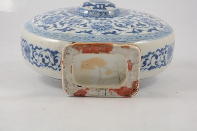 Lot 12 - Chinese porcelain moon flask
