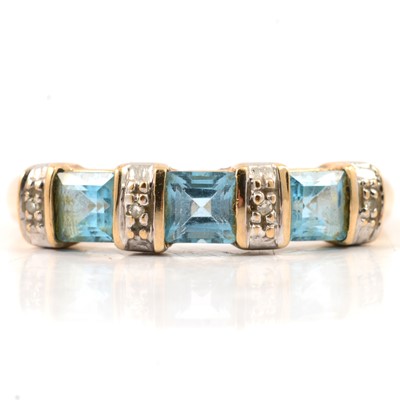 Lot 47 - An aqua coloured dress ring.