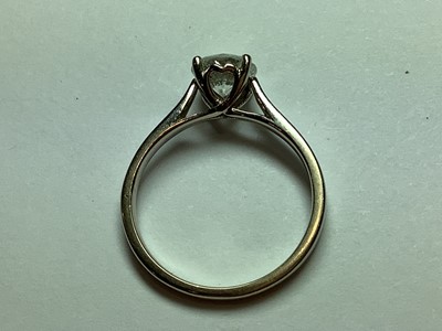 Lot 5 - A diamond solitaire ring.