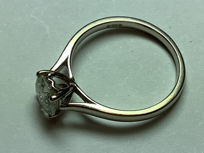 Lot 5 - A diamond solitaire ring.