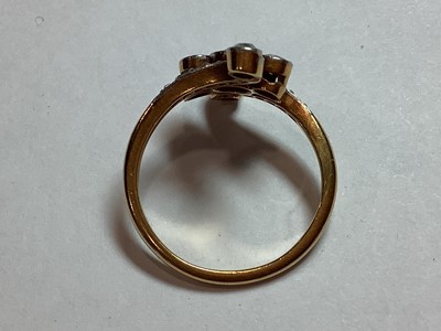 Lot 34 - A diamond crossover ring.
