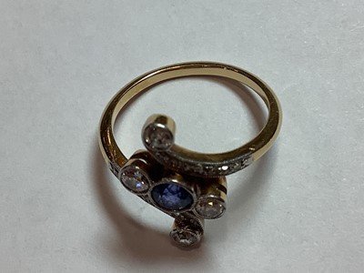 Lot 34 - A diamond crossover ring.