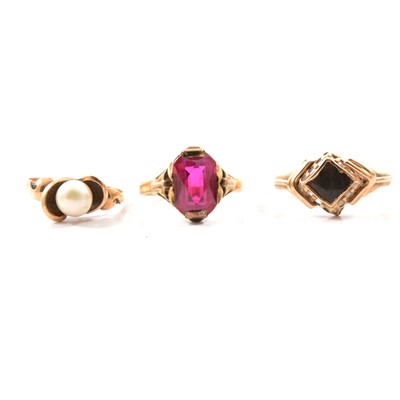 Lot 73 - Six various gold and yellow metal rings.