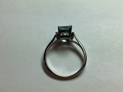 Lot 44 - An aquamarine and diamond ring.