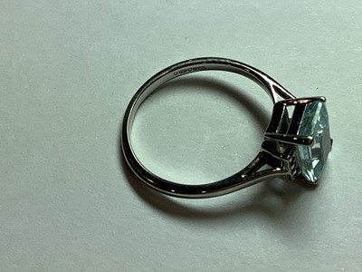 Lot 44 - An aquamarine and diamond ring.