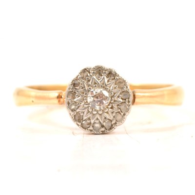 Lot 43 - A diamond cluster ring.