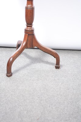 Lot 24 - A mahogany pedestal table