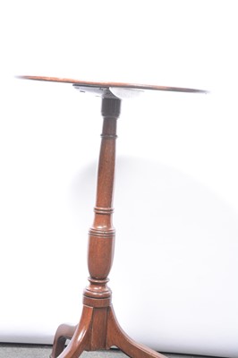 Lot 24 - A mahogany pedestal table