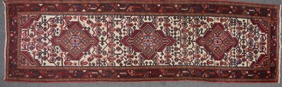 Lot 187 - Iranian runner