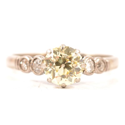 Lot 1 - A diamond solitaire ring.
