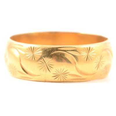Lot 103 - An 18 carat yellow gold wedding band.