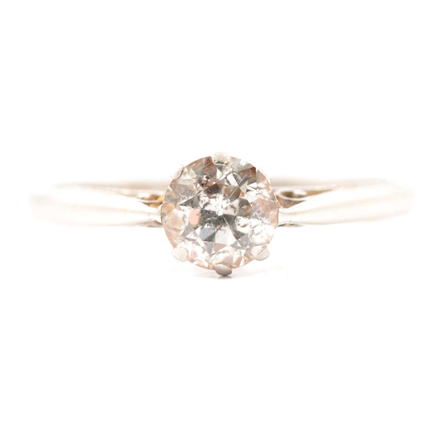 Lot 7 - A diamond solitaire ring.