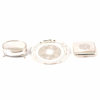 Lot 237 - A silver trinket box, cigarette case, 14cm modern salver.