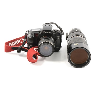 Lot 191 - A collection of vintage cameras and accessories.