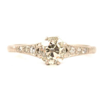 Lot 1 - A diamond solitaire ring.
