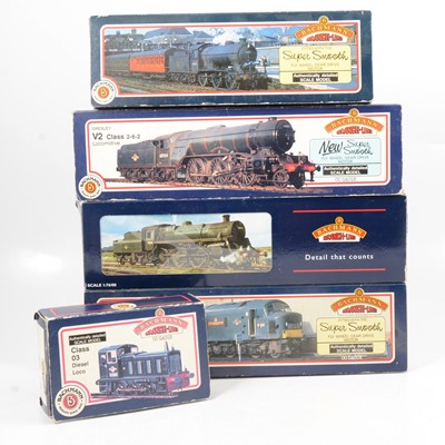 Lot 77 - Five Bachmann OO gauge model railway locomotives including 31-076 class 46 peak diesel