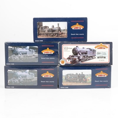Lot 72 - Five Bachmann OO gauge model railway locomotive including 31-450 Ivatt tank 41224