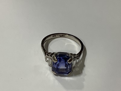 Lot 45 - A sapphire ring with two baguette cut diamonds in each shoulder.
