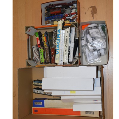 Lot 124 - Four tray of HO gauge model railways, wagons, rolling stock, passenger coaches, vehicles