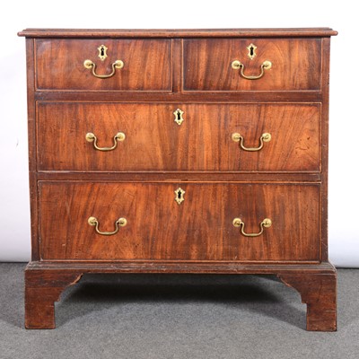 Lot 557 - Small George III mahogany chest of drawers