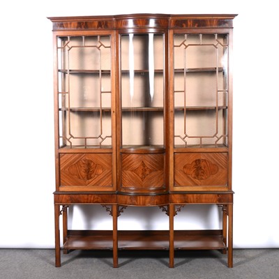 Lot 539 - Edwardian mahogany bowfront china cabinet