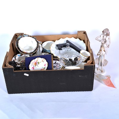 Lot 34 - Royal Crown Derby cabinet plates, royal commemoratives, and other decorative items.