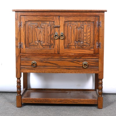 Lot 522 - Reproduction oak cupboard